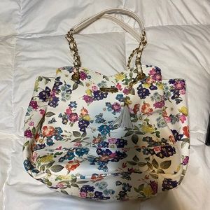 Jessica Simpson purse